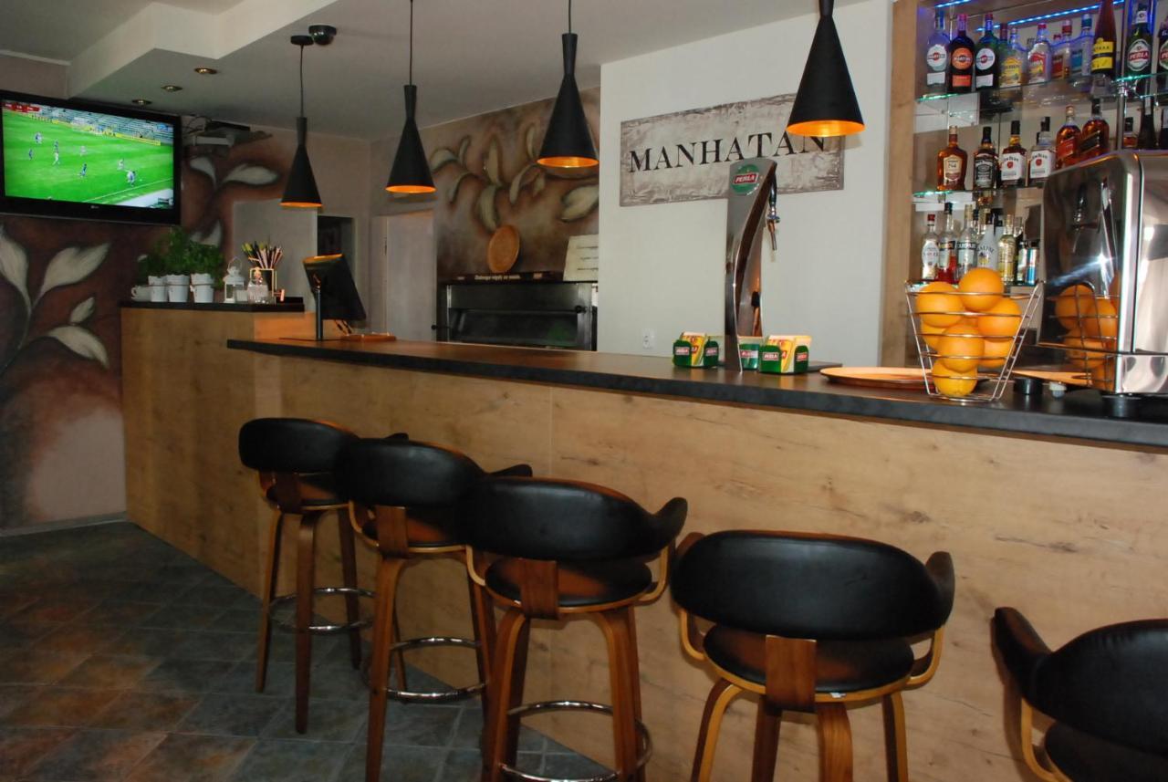 Hotelik Manhatan Radzyn Podlaski Exterior foto